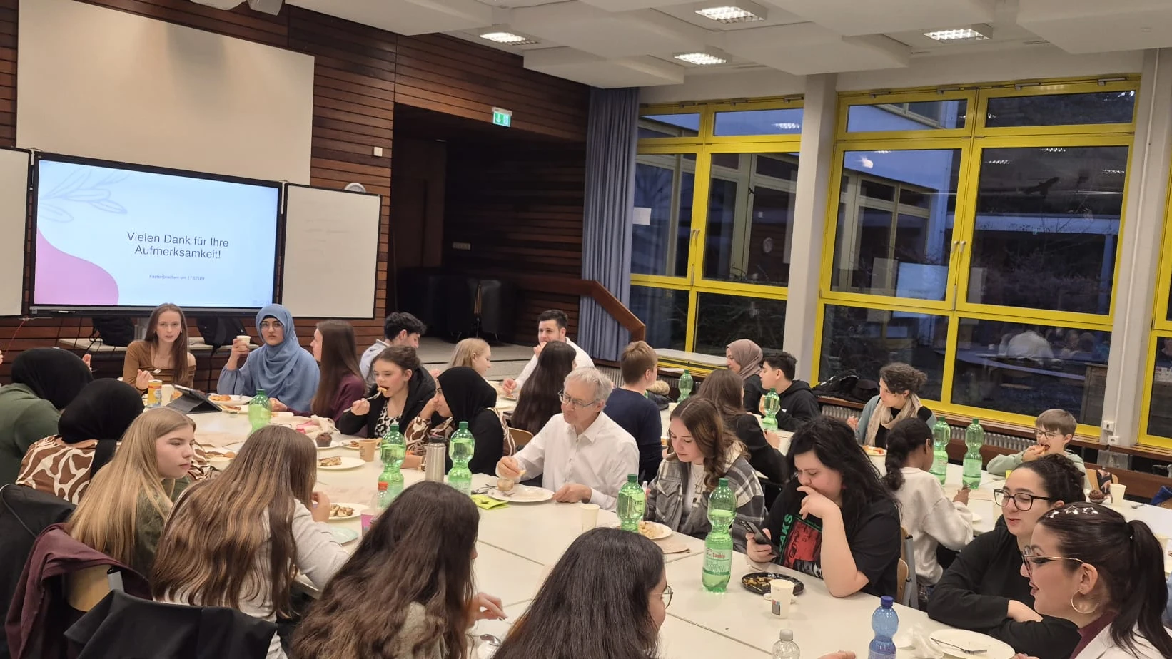 Titelbild: SMV organisiert Iftar, mit Essen und Informationsprogramm