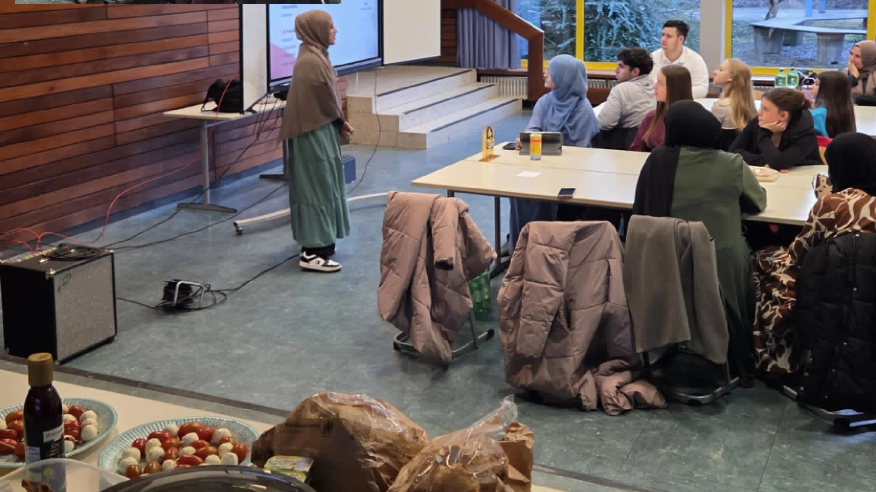 Bild 2: SMV organisiert Iftar, mit Essen und Informationsprogramm