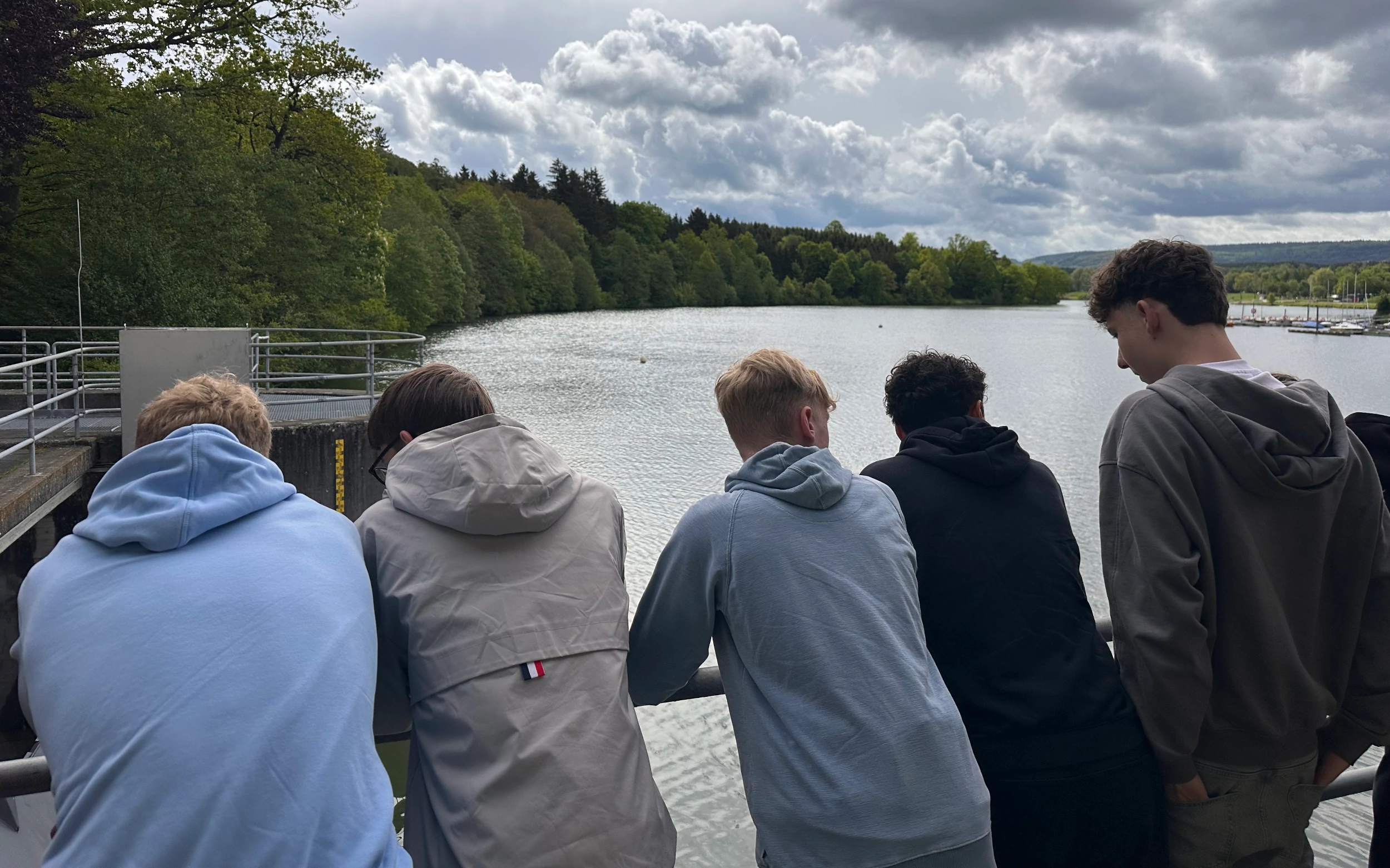 Bild 1: Exkursion zum Hochwasserrückhaltebecken Buch