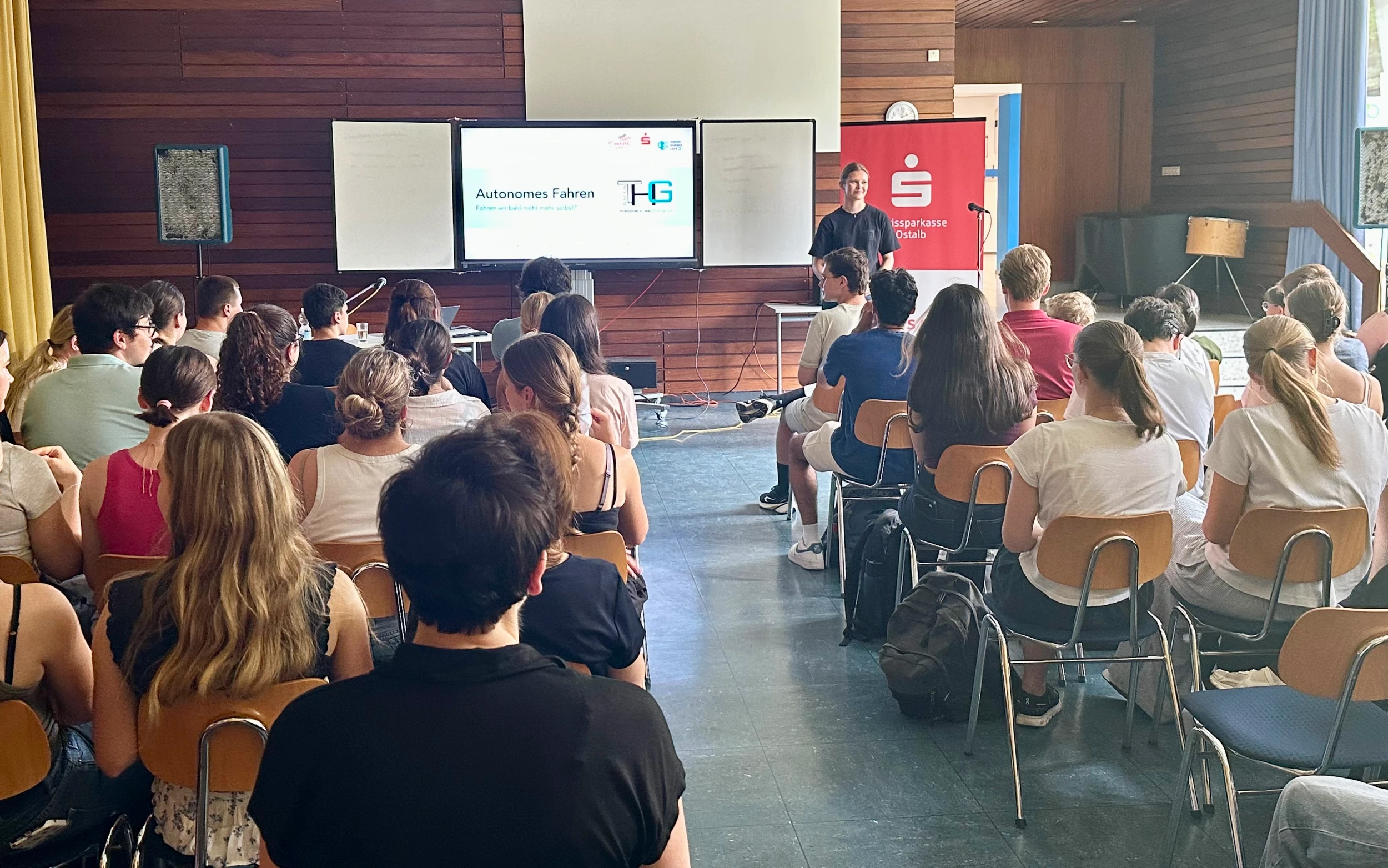 Titelbild: Junior Science Café am THG: Autonomes Fahren – Wie sieht die Mobilität der Zukunft aus?