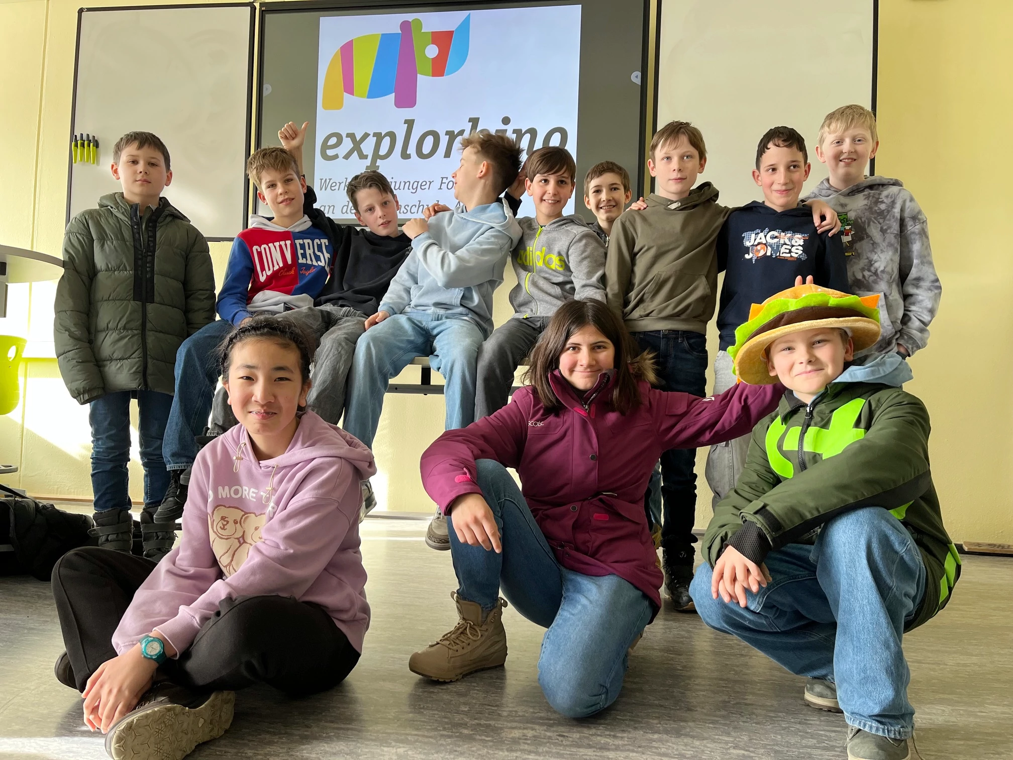 Titelbild: JIA mini zum Informatik-Besuch im Explorhino