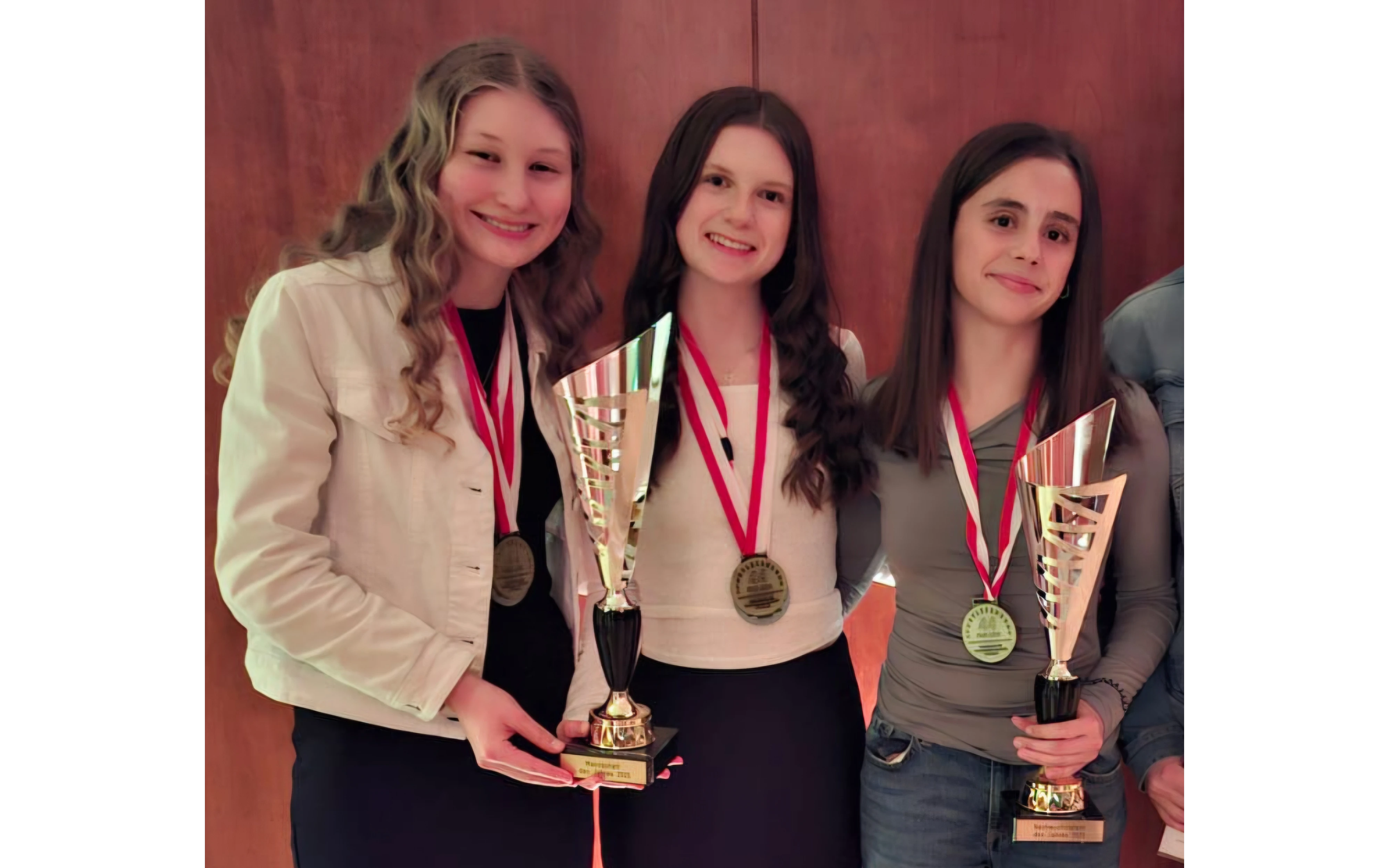 Bild 2: Das THG gratuliert seien 