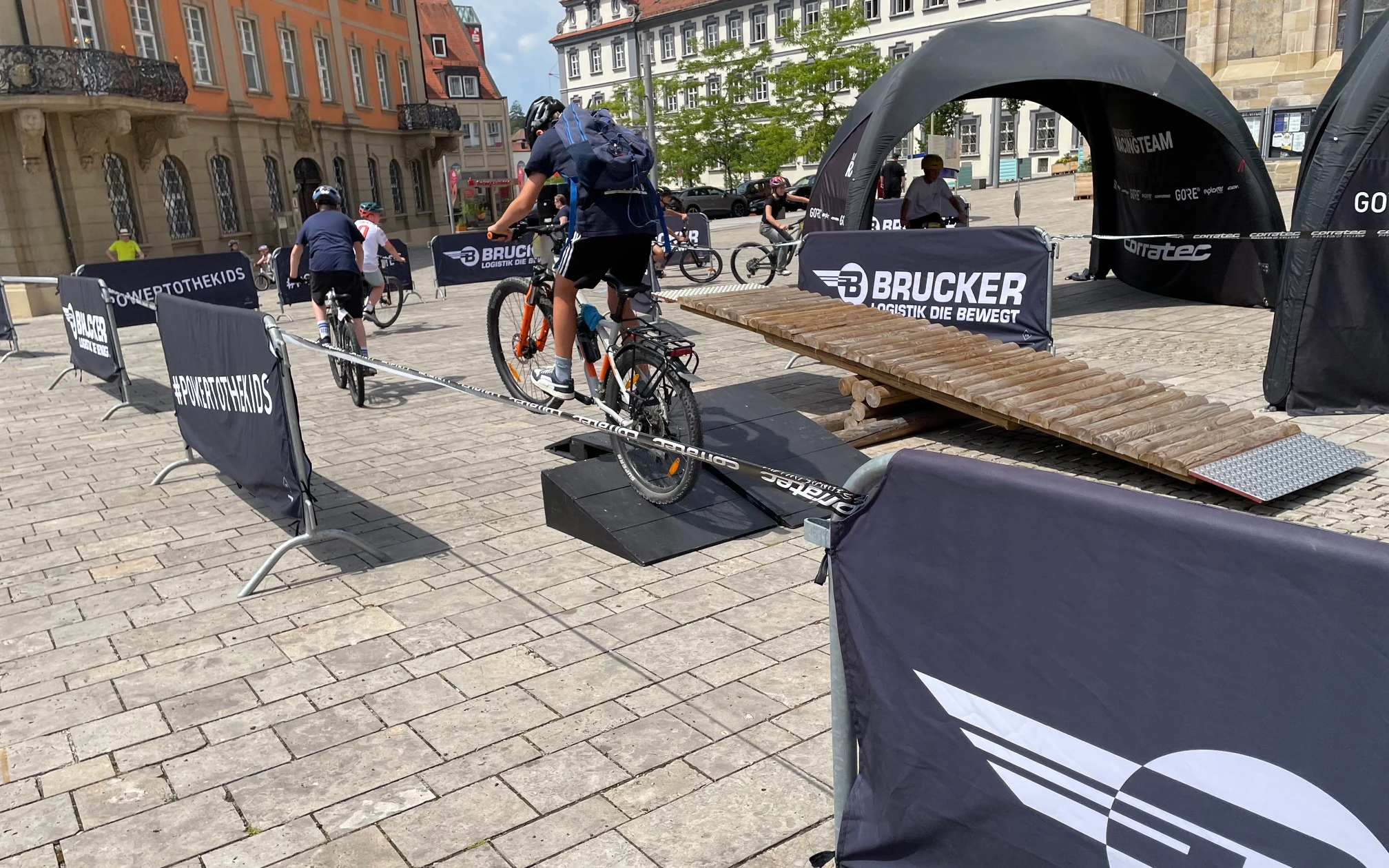 Titelbild: Klasse 7c meistert anspruchsvollen Radparcours