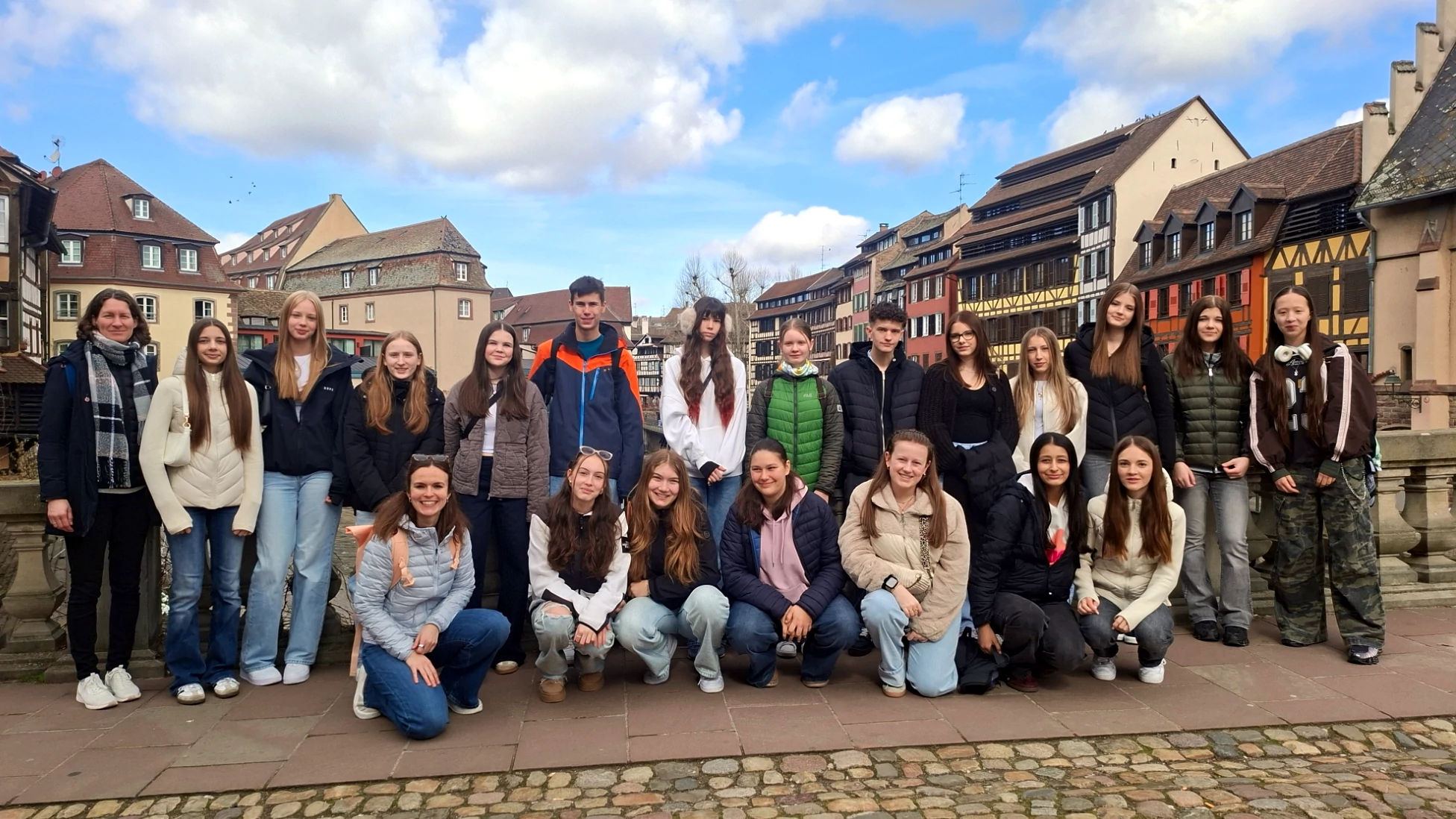 Titelbild: Französischschülerinnen und -schüler der Stufe 9 Reise in der Europametropole Strasbourg